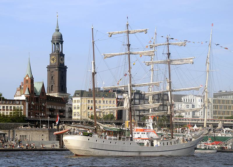 1800_18 St. Pauli Landungsbrücken Dreimastbark Artemis. | Hafengeburtstag Hamburg - groesstes Hafenfest der Welt